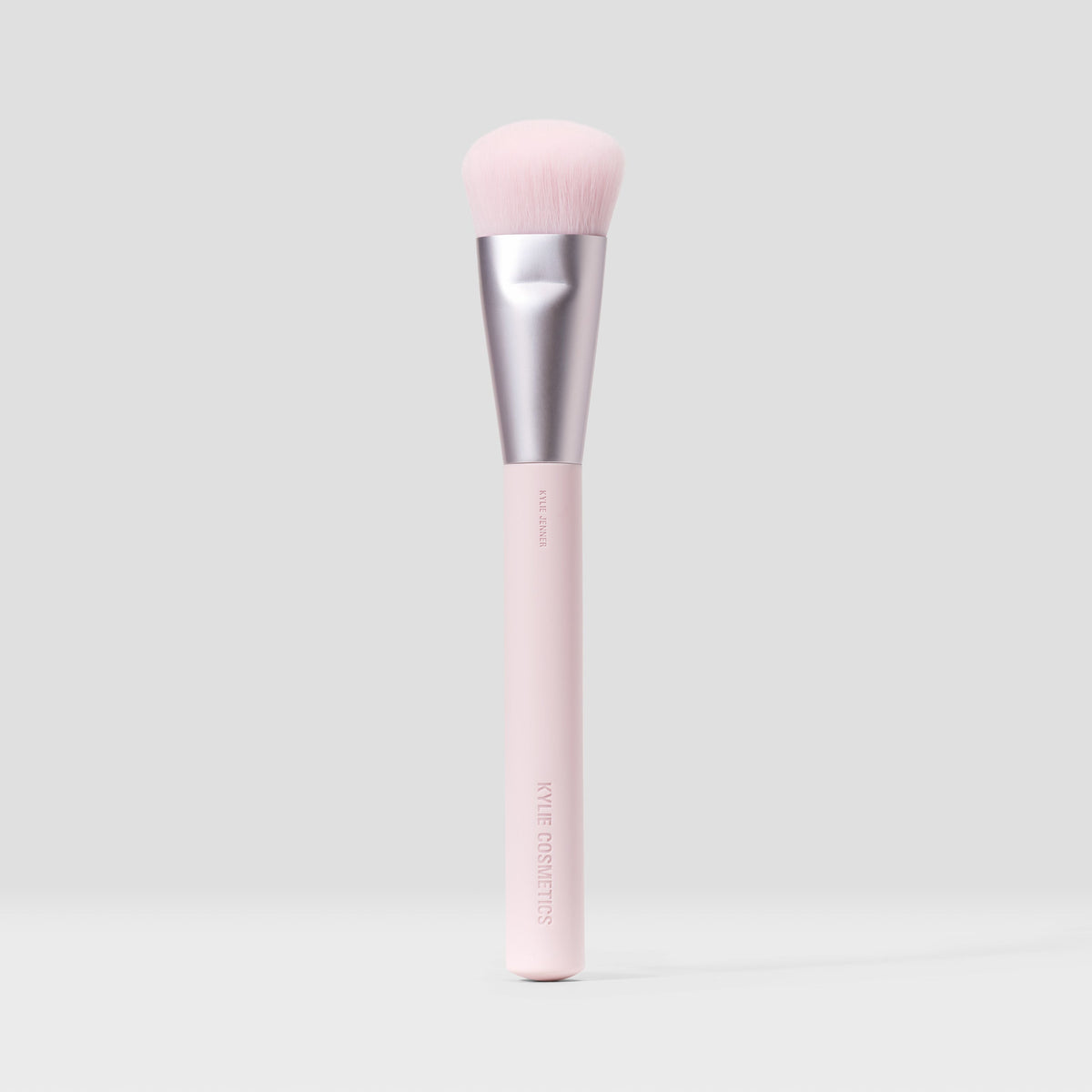 Kylie Cosmetics Blush Brush 04 - as seen on @kyliecosmetics's video