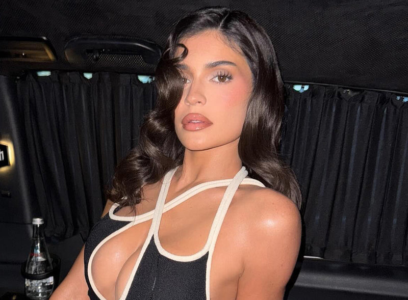 <Kylie's Schiaparelli Makeup Look Bundle>|<KL019>