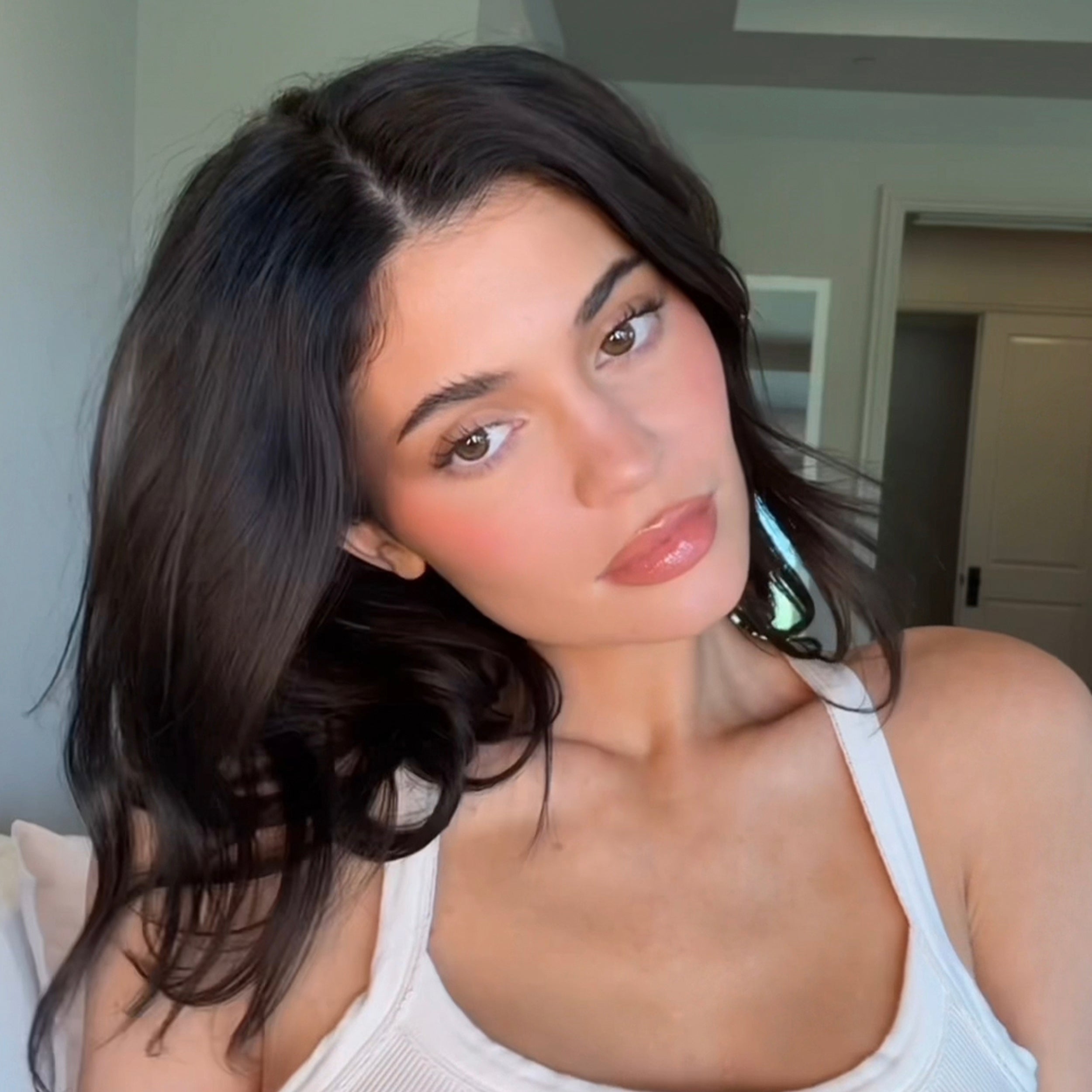 Kylie_sNatural_GlowyLook_8b8bd