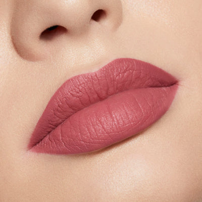 Kylie Cosmetics on X: ✨ @inngenue wearing COMMANDO Velvet Lipstick 😍    / X